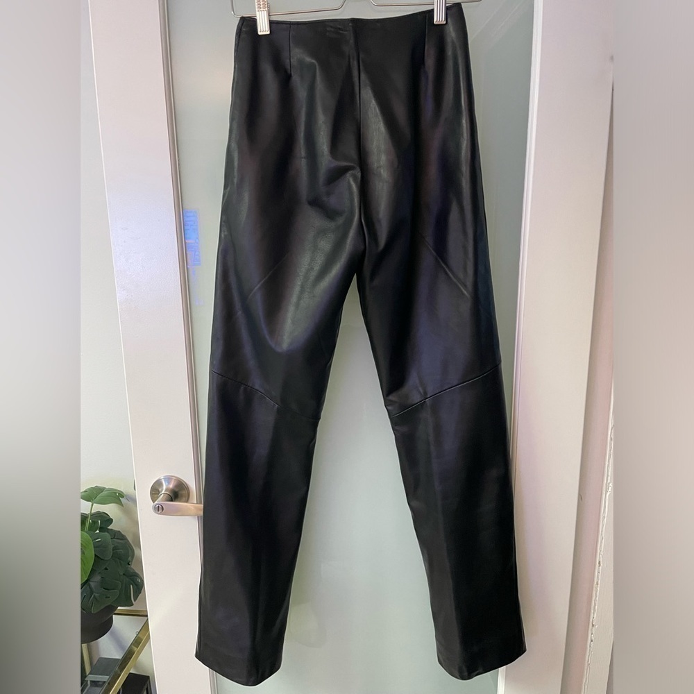Danier Size 2 Genuine Leather Straight-Leg Pants - Black